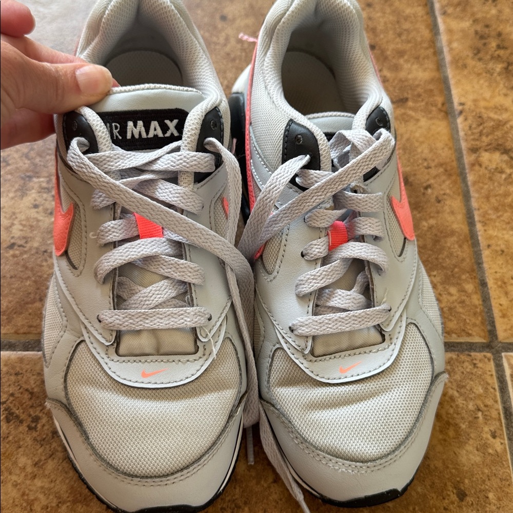 Girls Nike Air Max Sneakers with Gray and Pink Highlights size 4.5 - Picture 2 of 4